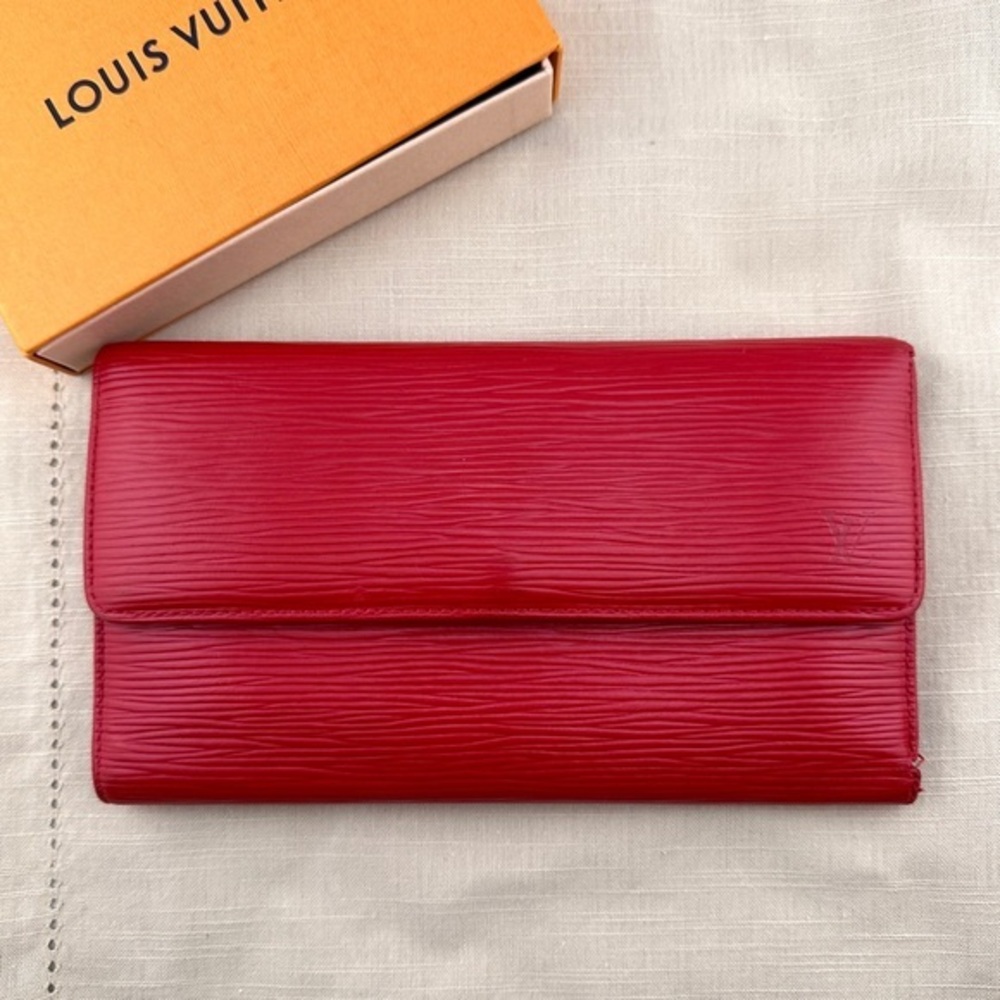 AUTHENTIC Louis Vuitton Epi Porte Tresor International Wallet. Red.